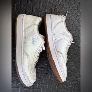 Nike Men’s White Sneakers with Gum Sole and Light Blue Logo